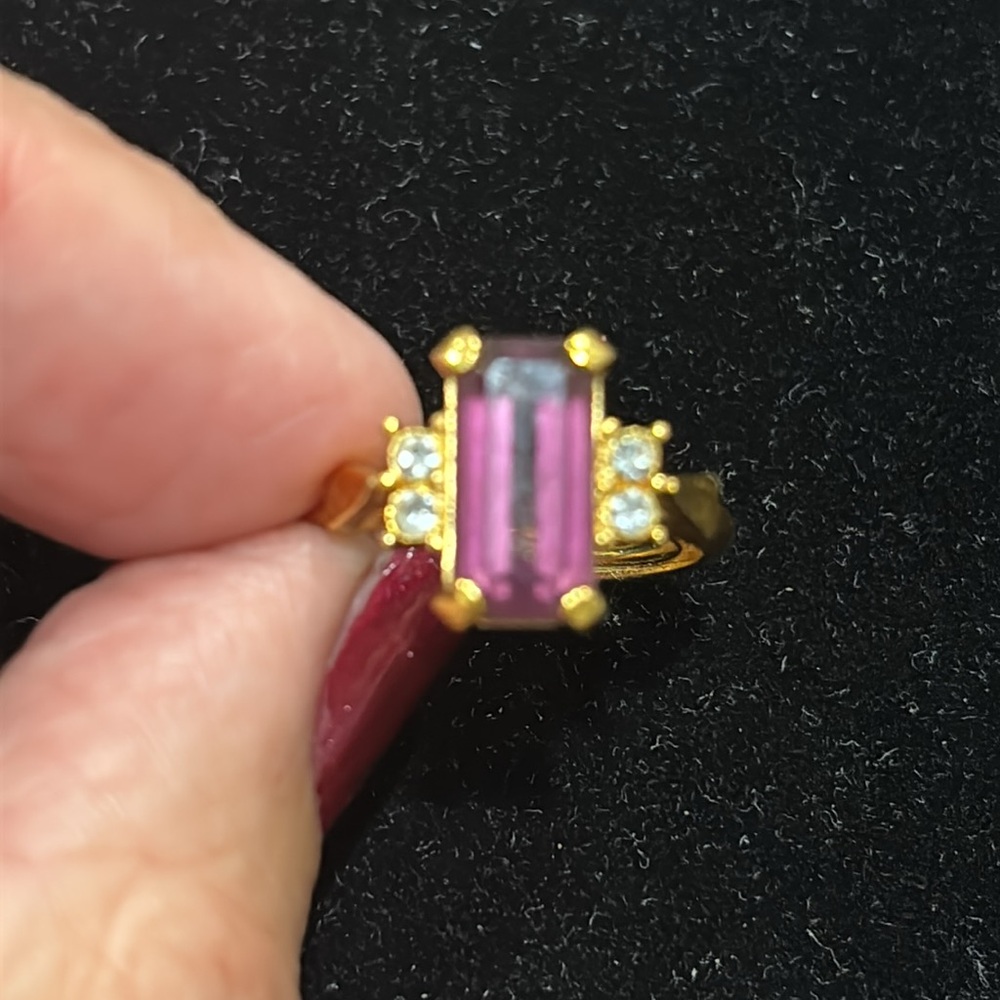 Avon Vintage 1975 Plaza IV Ring - Picture 3 of 8